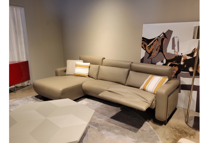 Retto Sectional