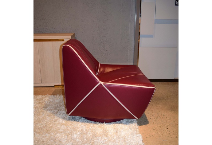 Triangolo Swivel Chair