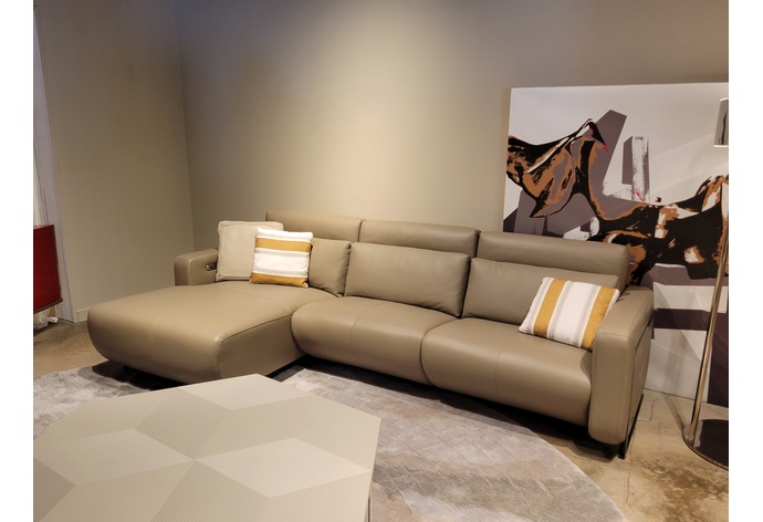 Retto Sectional