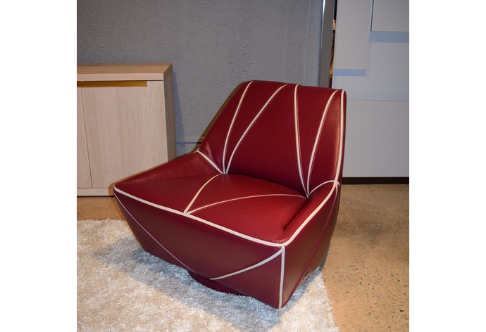 Triangolo Swivel Chair